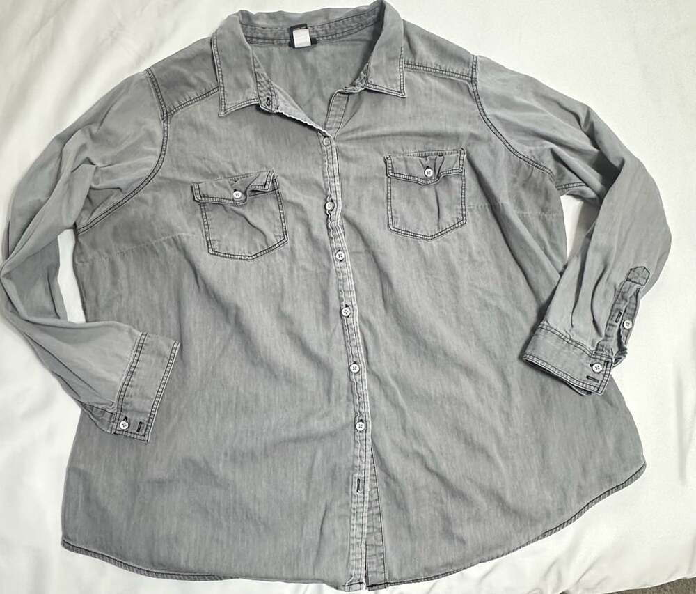 Torrid Denim Button-Up Shirt Size 3 Gray Long Sleeve